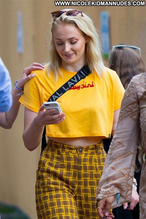 Sophie Turner No Source Celebrity Beautiful Babe Posing Hot Paparazzi London