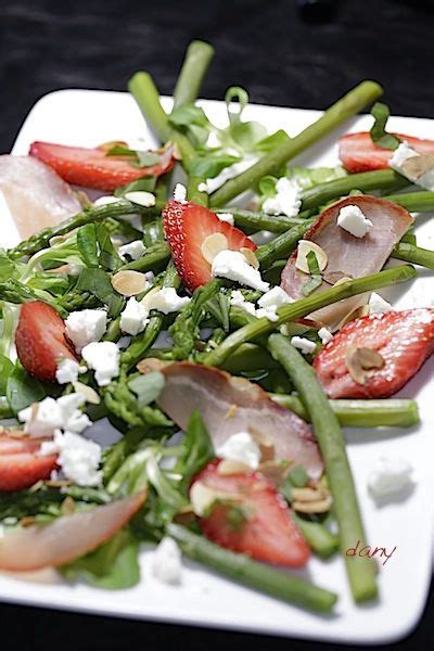 SALADE DE MÂCHE FRAISES LOMO ET ASPERGES SAUVAGES Épicétout la