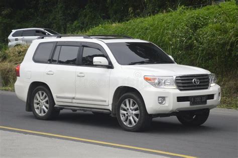 2014 Toyota Land Cruiser 200 Vx V8 4wd Suv Editorial Photo Image Of