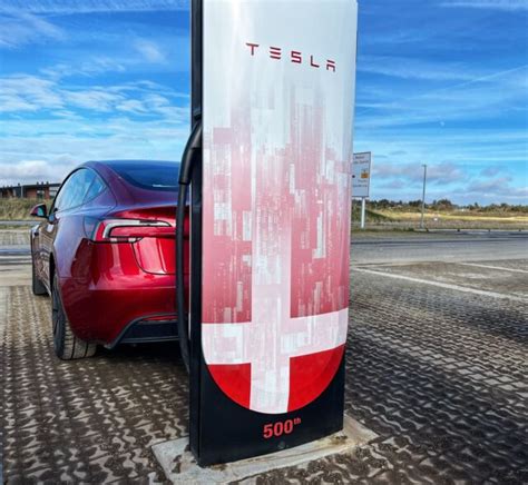 Teslas Elektriske Milep L Superchargers I Danmark Nu Ben For