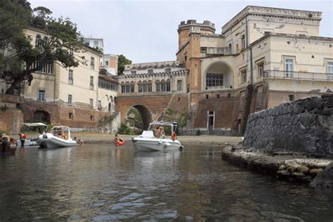 Napoli Dal Mare Da Pozzuoli A Largo Sermoneta Lungo La Linea Di Costa