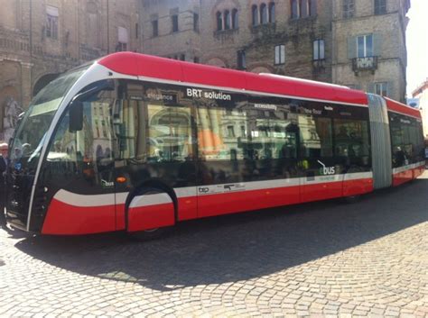 Trasporto Pubblico Nuovi Bus Snodati Lunghi Metri Sull Asse Nord