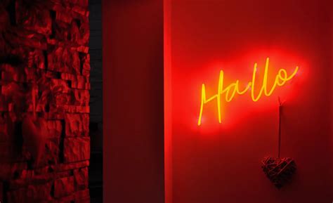 Best neon light quotes: neon sayings ideas - Sygns Magazine