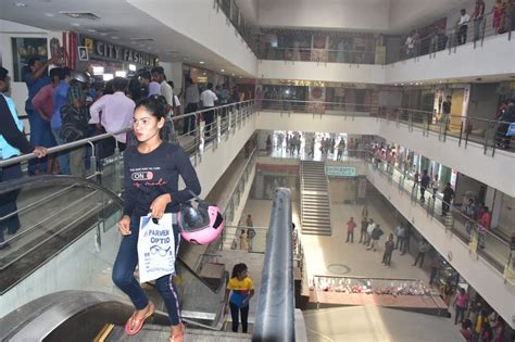 Fire Breaks Out In Bhubaneswars Keshari Mall None Injured Orissapost