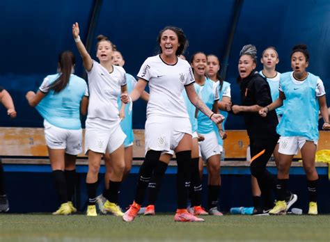 Marussi E Jogadoras Do Corinthians Comemorando Gol Contra O Botafogo Na