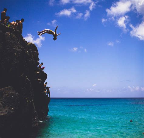 10 Thrilling Spots for Cliff Jumping on Oahu - Scenic States