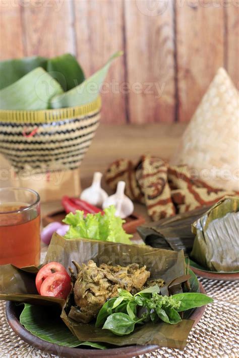 Pepes Ayam Indonesian Steamed Chicken With Banana Leaf 20419158 Stock