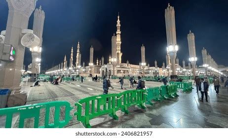 817 Al Madinah Al Munawwarah Images, Stock Photos, 3D objects, & Vectors | Shutterstock