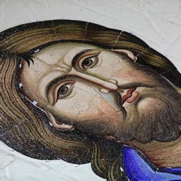 Pregătiri pentru montajul icoanei Hristos Pantocrator în turla