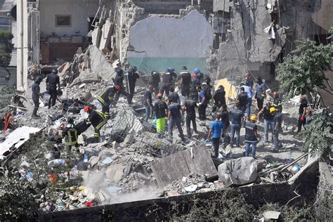 Torre Annunziata Crollo Della Palazzina Recuperati I Corpi Delle Otto