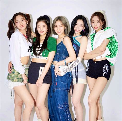 Pin by ⋆ on ꒰ 𝗂𝗍𝗓𝗒 ꒱ | Itzy, Stage outfits, Kpop girls