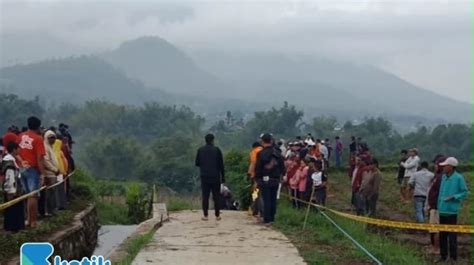 Geger Seorang Pria Ditemukan Bersimbah Darah Di Lapangan Pujon Malang