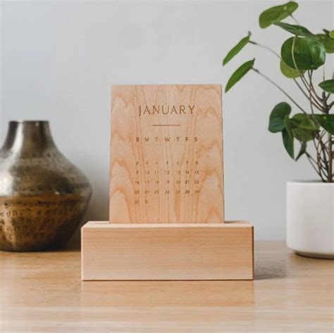 Wooden Desktop Calendar 2023 - HomeCraft