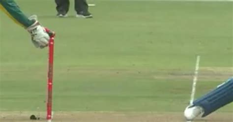 Kohli survives a tight stumping