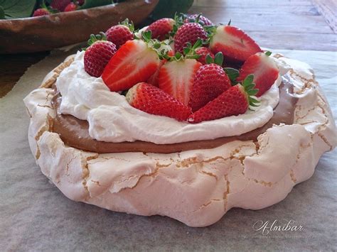 Pavlova Con Mousse De Chocolate Nata Y Fresas La Tarta Definitiva