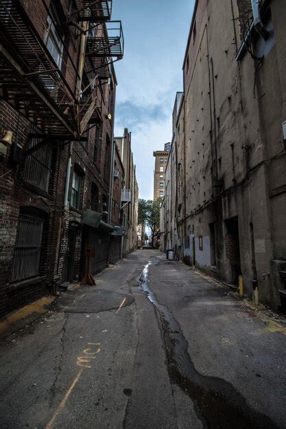 Premium Photo Empty Road Along Buildings