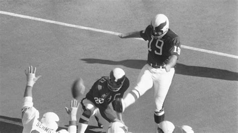 Ex Nfl Kicker Saints Hero Tom Dempsey Dies At 73