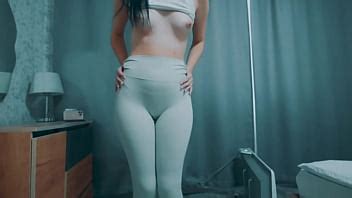 Puta masturbando coño y orinandose XVIDEOS