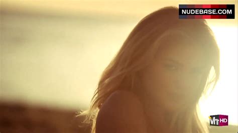 Kate Upton Bikini Scene Sports Illustrated The Making Of Swimsuit 2012 1 03 NudeBase