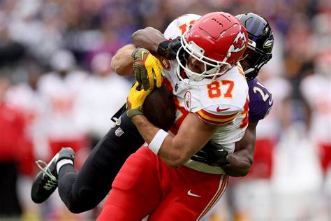 The best pictures of Travis Kelce from his record-setting Chiefs vs ...