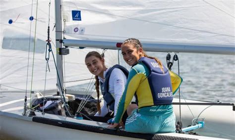 Sob olhares de Martine e Kahena Joana Gonçalves e Gabriela Vassel