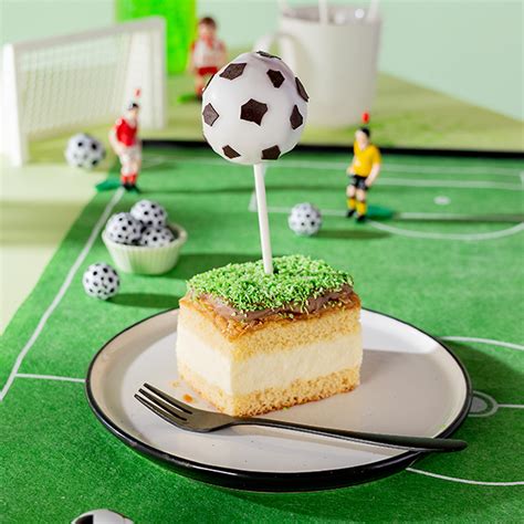 Fußball Torte mit Fußballfeld machen Rezept Anleitung