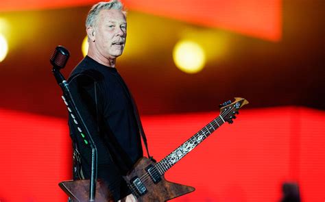 Metallica James Hetfield Lars Sta Suonando Alla Grande In Questo