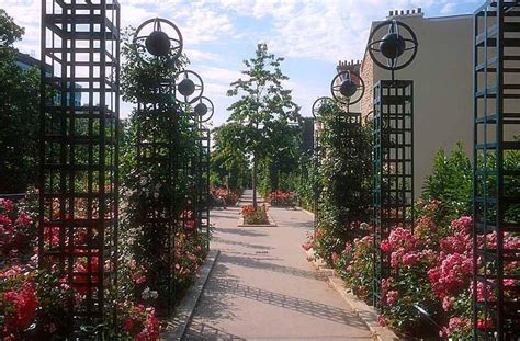 La Promenade Plant E Paris France Atlas Obscura