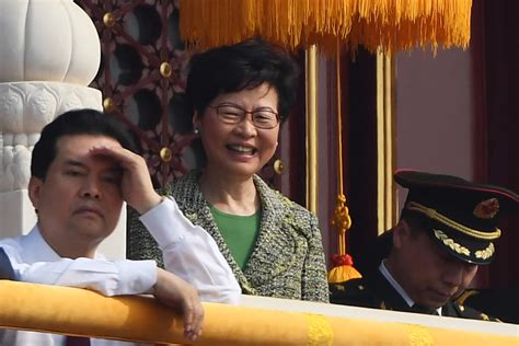 Carrie Lam invoca ley de emergencia para prohibir las máscaras en medio