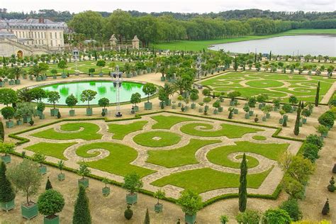 Versailles Gardens | Julian Corlaci