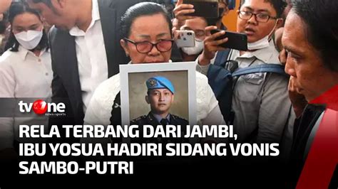 Genggam Foto Alm Brigadir J Ibunda Menanti Vonis Sambo Putri