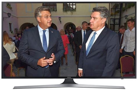 SAMSUNG SMART TV 110cm UHD 4K