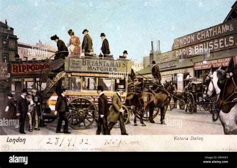 London Victoria Train Station Stock Photo - Alamy