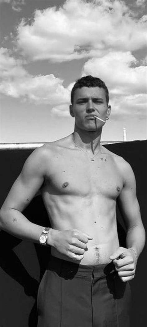 Pin di Михаела Стоева su Arón piper Attori Icone di stile Attori hot