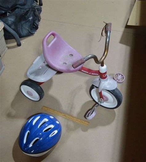 OLDER TRICYCLE WITH HELMET - Texas Online Auction House