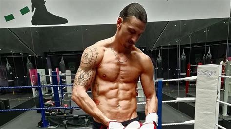 Football News Zlatan Ibrahimovic Shows Off Ripped Physique Ac Milan