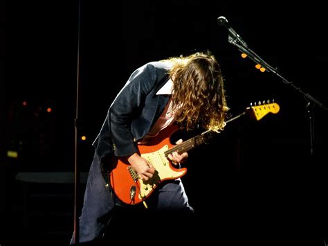 John Frusciante Incredible Guitar Shape Shifter