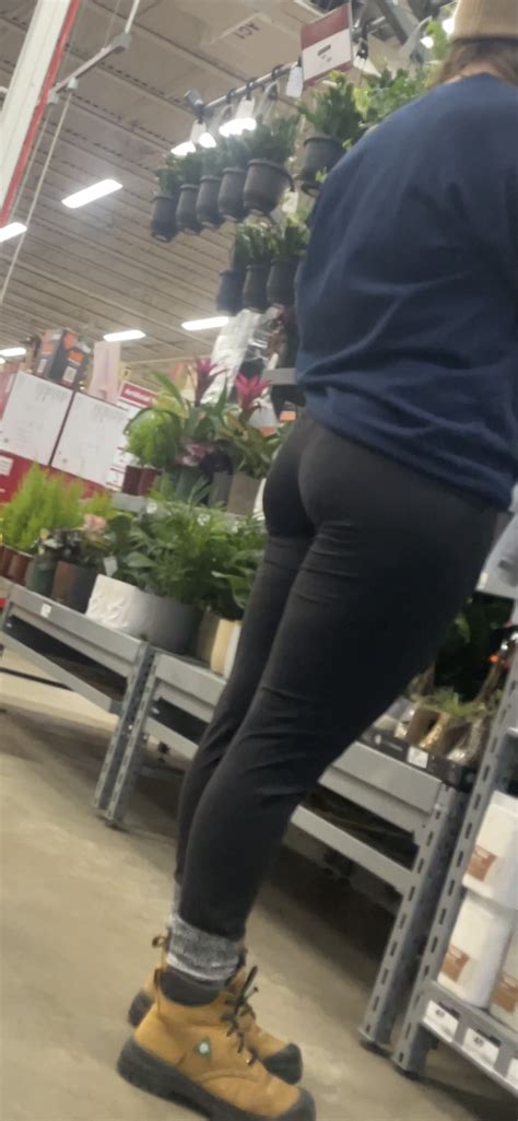Two Asses Thick Thighs Small Ass And Big Ol Ass In Jeans Spandex Leggings Yoga Pants Forum