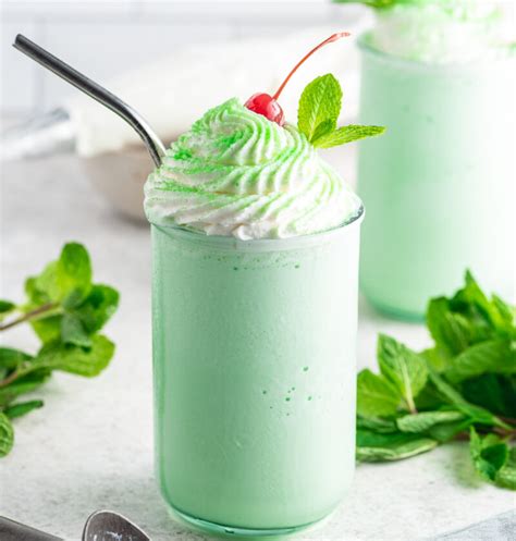 Copycat McDonald’s Shamrock Shake – the kitchen bachelor