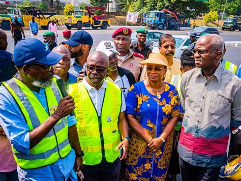 In Pictures Fashola Inspects Ongoing Rehabilitation Of Apapa Oshodi