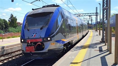 Parecchi Transiti E Fermate Di Treni Merci E Non Alla Stazione Di