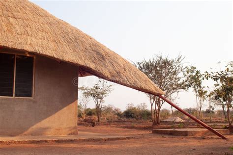 Traditional House Building in Africa Stock Photo - Image of development, classroom: 183670830