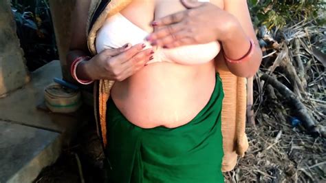 Desi Milf Aunty Outdoor Big Juicy Boobs Flashi