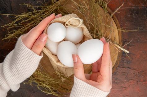 Huevos De Gallina De Vista Superior Dentro De La Bolsita Foto Gratis