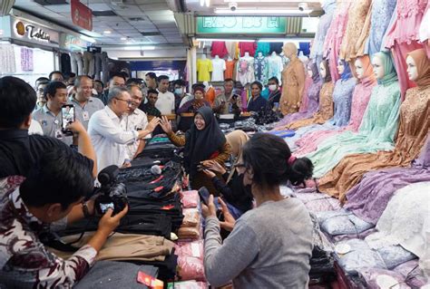 Foto Mendag Zulhas Kembali Kunjungi Pasar Tanah Abang Jakpus