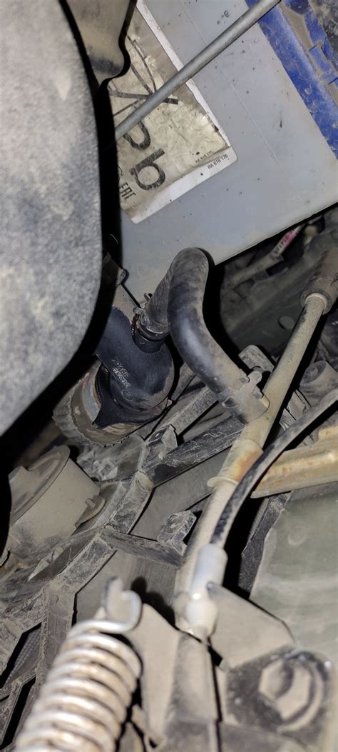 Патрубок системы охлаждения. — Toyota RAV4 (III), 2 л, 2010 года ...