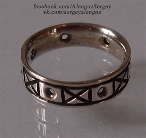Серебряное кольцо с гравировкой на мизинец