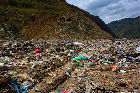 Colombia La Peligrosa Coexistencia De Un Relleno Sanitario Y Una