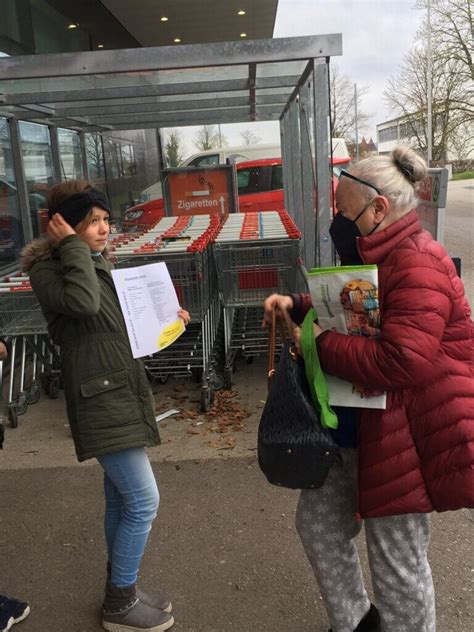 Hochburg Ach Firmlinge sammeln Spenden für Braunauer Tafel Tafel Braunau