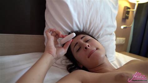 Sexy Girl Sensual Play Wet Pussy Sex Toy After Waking Up Vibrator Amateur Porn XHamster